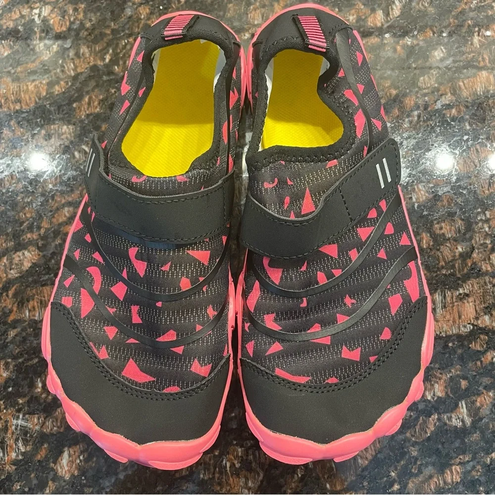 Kids Water Shoes Size 5 Black and Pink Lightweight